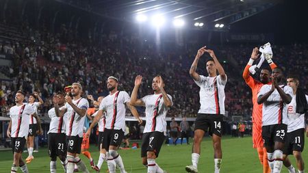 BOLOGNA, ITALY - AUGUST 21: Players of AC Milan celebrate the victory during the Serie A TIM match between Bologna FC and AC Milan at Stadio Renato Dall'Ara on August 21, 2023 in Bologna, Italy. (Photo by Alessandro Sabattini/Getty Images)