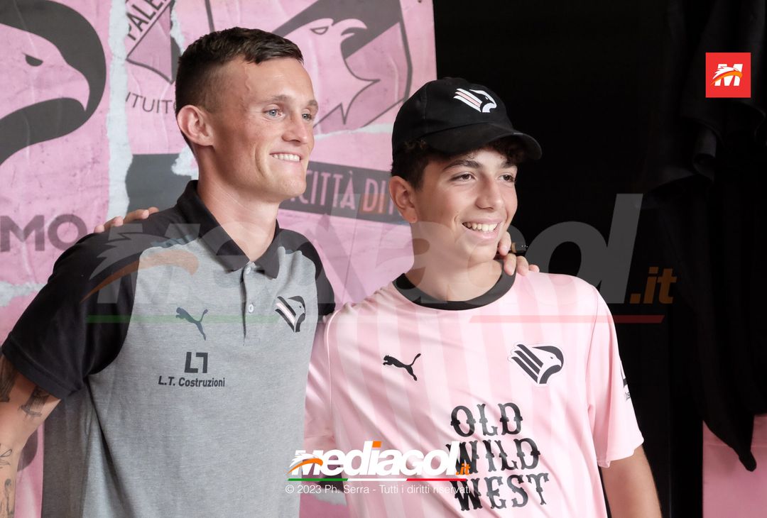 FOTO PALERMO: Liam Henderson incontra i tifosi allo Store Ufficiale (GALLERY) - immagine 90