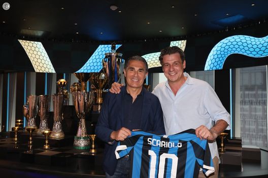 Scariolo e Berti nella nuova sala trofei dell'Inter