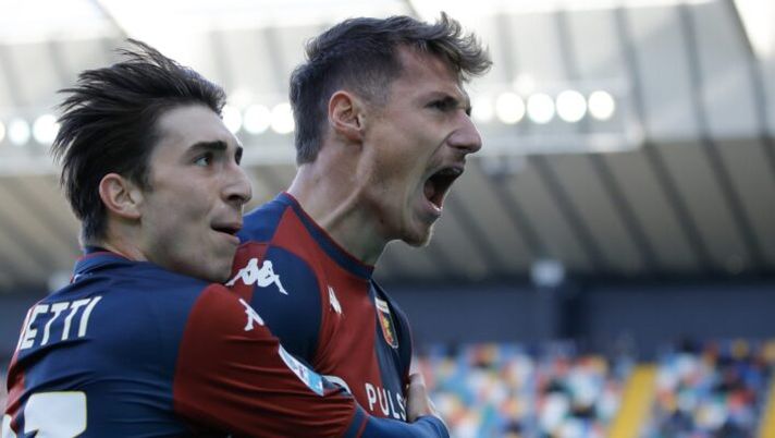 UDINE, ITALY - DECEMBER 01: Andrea Pinamonti of Genoa celebrates scoring the opening goal with Fabio Miretti during the Serie A match between Udinese and Genoa at Stadio Friuli on December 01, 2024 in Udine, Italy. (Photo by Timothy Rogers/Getty Images) Pinamonti da 7, ma non è il migliore per Gazzetta: c’è un 7,5 nel Genoa - immagine 1