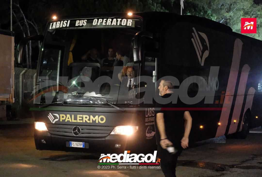 FOTO PALERMO: i giocatori rosanero si radunano al parcheggio dell’ippodromo (GALLERY) - immagine 19