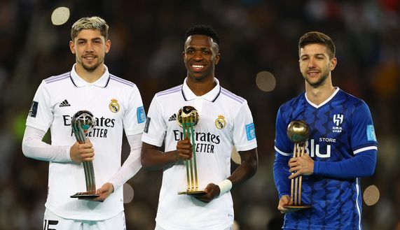 Valverde, Vinicius e Vietto, premiati come i tre MVP della finale. (Foto di Michael Steele/Getty Images) Da un mondiale all’altro: nel 2023 Real Madrid e Al-Hilal si sfidavano in finale- immagine 2
