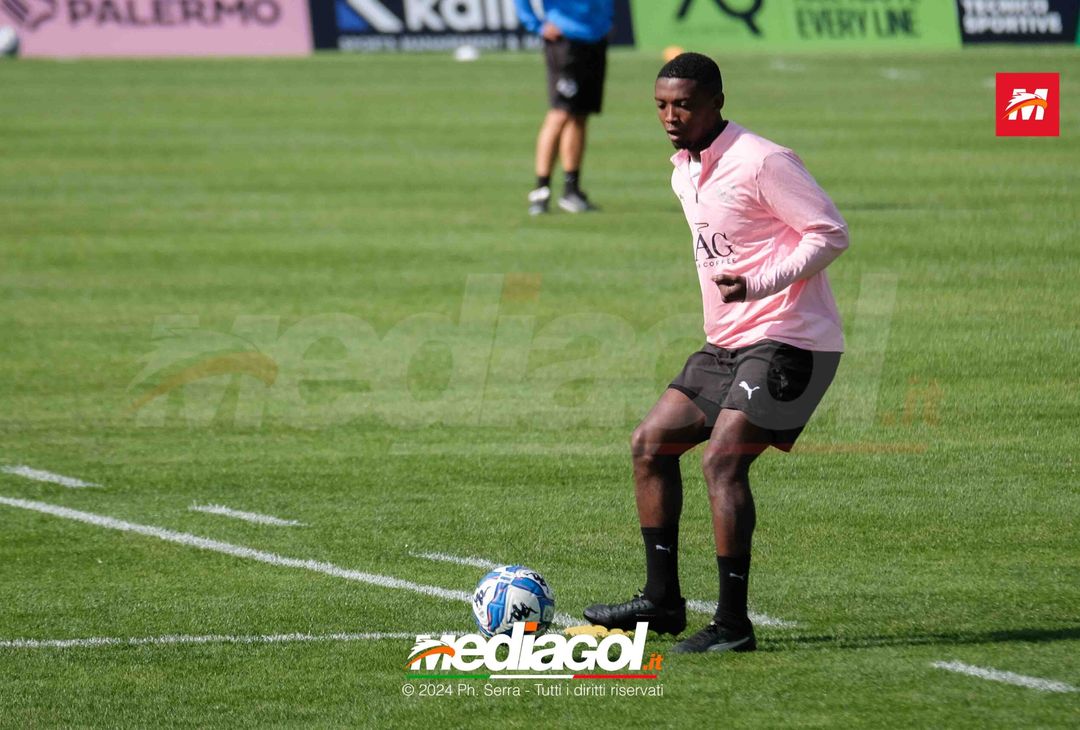 FOTO Ritiro Palermo, seduta mattutina al centro Aquagranda (GALLERY) - immagine 5