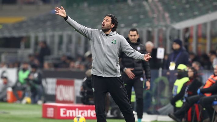 MILAN, ITALY - DECEMBER 03: US Sassuolo coach Fabio Grosso gestures during the Coppa Italia match between AC Milan and US Sassuolo at Stadio Giuseppe Meazza on December 03, 2024 in Milan, Italy. (Photo by Marco Luzzani/Getty Images) fabio grosso