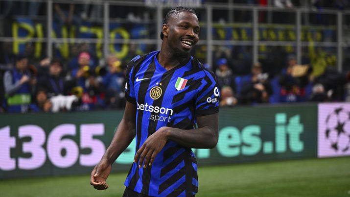 MILAN, ITALY - MAY 06: Marcus Thuram of FC Internazionale Milano celebrates after the victory during the UEFA Champions League 2024/25 Semi Final Second Leg match between FC Internazionale Milano and FC Barcelona at Giuseppe Meazza Stadium on May 06, 2025 in Milan, Italy. (Photo by Mattia Ozbot - Inter/Inter via Getty Images) marcus thuram