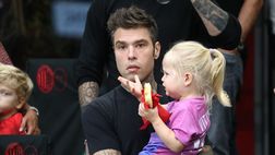 Milan-Frosinone, Fedez in tribuna e il figlio Leone in campo con Theo