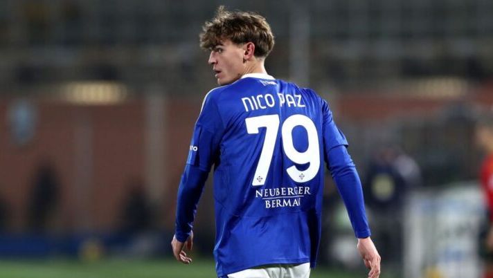 Lecce-Como, formazioni ufficiali: Douvikas c’è! La scelta su Paz, Strefezza, Caqueret e Pierotti - immagine 1