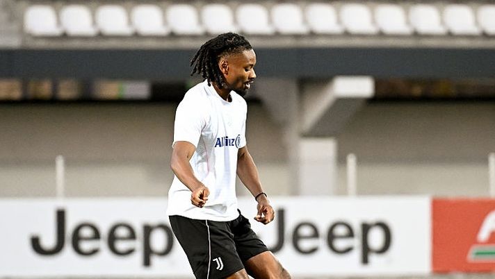 TURIN, ITALY - OCTOBER 28: Khephren Thuram of Juventus during a training session at JTC on October 28, 2025 in Turin, Italy. (Photo by Daniele Badolato - Juventus FC/Juventus FC via Getty Images) UFFICIALE – Juve, Thuram non convocato per l’Udinese: ecco il motivo dello stop - immagine 1