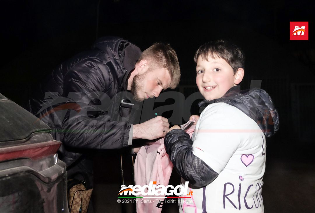 FOTO PALERMO: il Palermo FC si raduna al parcheggio dell’Ippodromo (GALLERY) - immagine 28