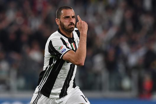 Leonardo Bonucci e la sua iconica esultanza ai tempi della militanza in bianconero. (Foto di Valerio Pennicino/Getty Images) Anche Bonucci approda in Kings League: è la wild card di Fedez- immagine 2