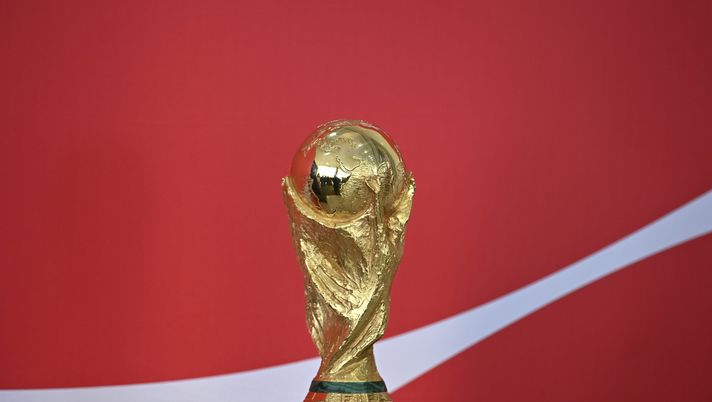 BRASILIA, BRAZIL - FEBRUARY 26: View of the World Cup trophy, as part of the FIFA Trophy Tour at Planalto Palace on February 26, 2026 in Brasilia, Brazil. The tour makes 75 stops in over 150 day and after stopping in São Paulo and Rio de Janeiro, it arrived at the Planalto Palace, where the 2027 Women's World Cup Trophy will also be presented. The 2026 FIFA World Cup will be held in Canada, Mexico, and the United States. (Photo by Ton Molina/Getty Images) Mondiali, statistiche curiose e dove trovarle: sembrano false, ma sono vere!- immagine 2