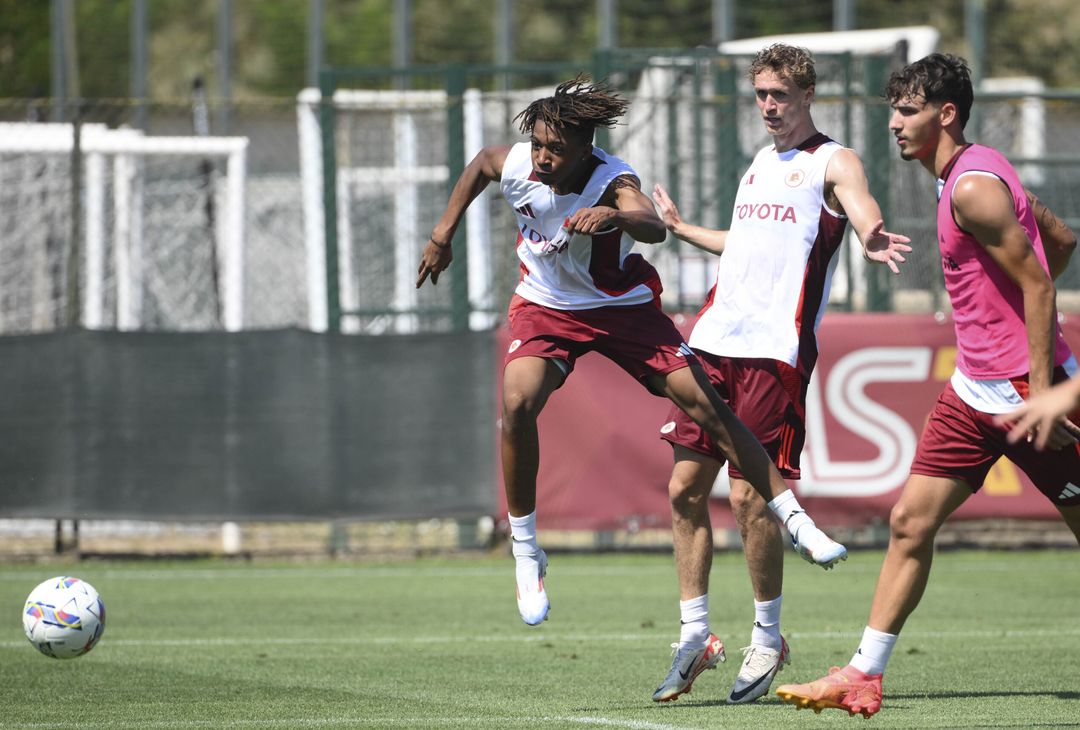 Roma, quinto giorno di ritiro a Trigoria – FOTO GALLERY - immagine 23