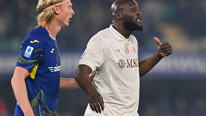 Getty Images Serie A, il Napoli passa all’ultimo respiro: Lukaku regala il 2-1 al 96′ sul Verona - immagine 1
