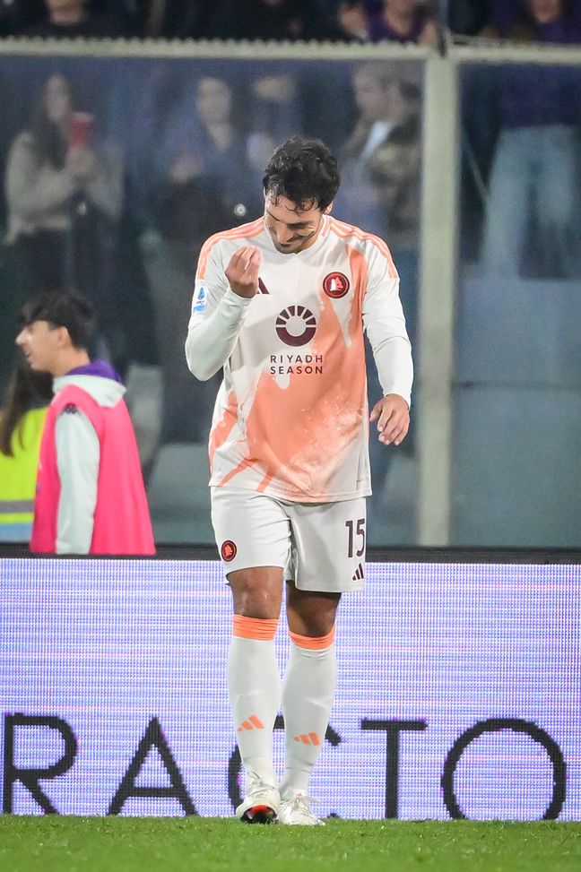 FLORENCE, ITALY - OCTOBER 27: AS Roma player Mats Hummels disappointed during the Serie match between Fiorentina and Roma at Stadio Artemio Franchi on October 27, 2024 in Florence, Italy. (Photo by Fabio Rossi/AS Roma via Getty Images) Mats Hummels