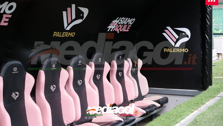 Serie B, decisioni Giudice Sportivo: laser e lancio bottigliette, multato il Palermo  Palermo calcio