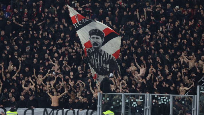 BOLOGNA, ITALY - FEBRUARY 27: Fans of AC Milan during the Serie A match between Bologna and AC Milan at Stadio Renato Dall'Ara on February 27, 2025 in Bologna, Italy. (Photo by Claudio Villa/AC Milan via Getty Images) Milan, dura contestazione dei tifosi dopo il ko a Bologna: cori contro proprietà e giocatori - immagine 1