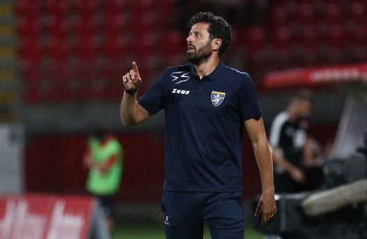 MONZA, ITALY - AUGUST 07: Frosinone Calcio coach Fabio Grosso issues instructions to his players during the Coppa Italia match between AC Monza and Frosinone Calcio at Stadio Brianteo on August 07, 2022 in Monza, Italy. (Photo by Marco Luzzani/Getty Images) Mancini via, chi per sostituirlo? Due big in cima alla lista, ma non solo- immagine 2