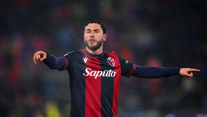 BOLOGNA, ITALY - FEBRUARY 14: Davide Calabria of Bologna gestures during the Serie A match between Bologna and Torino at Stadio Renato Dall'Ara on February 14, 2025 in Bologna, Italy. (Photo by Alessandro Sabattini/Getty Images)  Davide Calabria Milan