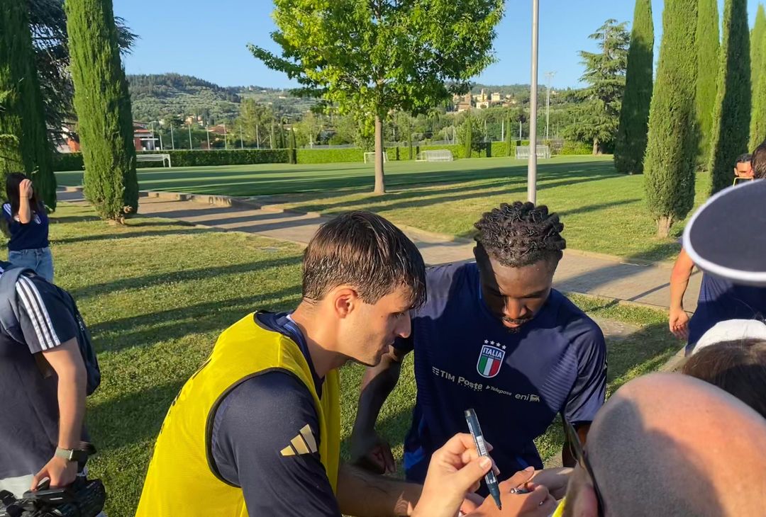 GALLERY VN – Kean e Ranieri in azzurro: tra autografi e colloqui con Spalletti - immagine 18