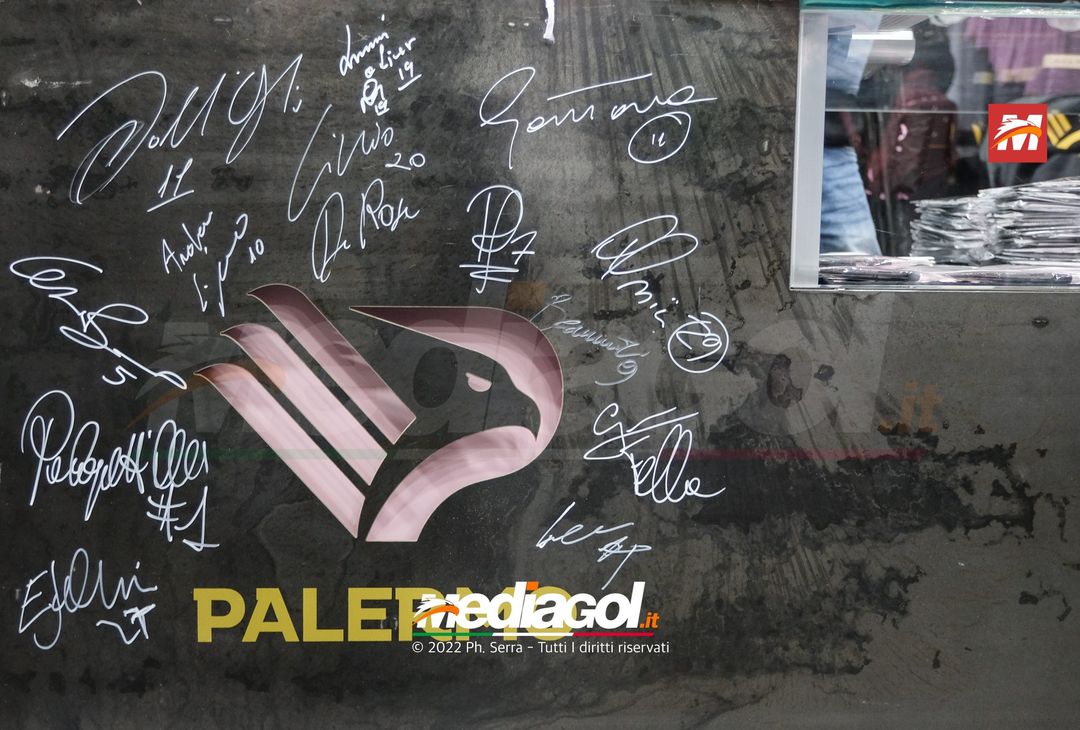 FOTO Palermo: Brunori e Soleri incontrano i tifosi allo Store Ufficiale. La gallery - immagine 39