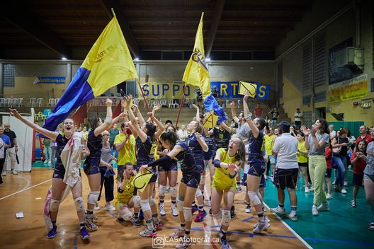 Un momento della festa promozione Pallavolo femminile, cercasi palazzetto per l’Altafratte in A2: le ipotesi- immagine 2