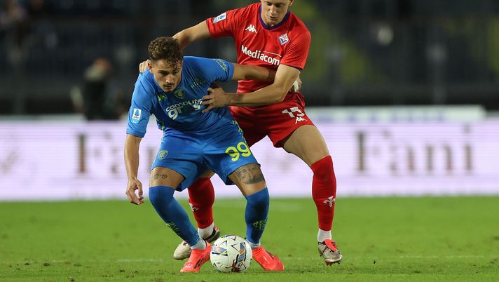 EMPOLI, ITALY - SEPTEMBER 29: Sebastiano Esposito of Empoli FC in action against Pietro Comuzzo of ACF Fiorentina during the Serie A match between Empoli and Fiorentina at Stadio Carlo Castellani on September 29, 2024 in Empoli, Italy. (Photo by Gabriele Maltinti/Getty Images) Serie A, Empoli-Fiorentina 0-0: pareggio a reti bianche al Castellani - immagine 1