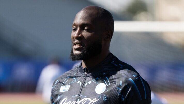 RIYADH, SAUDI ARABIA - DECEMBER 17: Romelu Lukaku of SSC Napoli during the morning training session at Riyadh Club Stadium on December 17, 2025 in Riyadh, Saudi Arabia. (Photo by SSC NAPOLI/SSC NAPOLI via Getty Images) I casi per chi aspetta i voti al fanta: Lukaku, Diao, Addai, Calha, Leao, Giovane, Meret, Acerbi e non solo - immagine 1