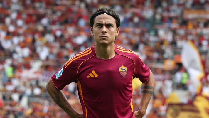 ROME, ITALY - SEPTEMBER 14: Paulo Dybala of AS Roma looks on during the Serie A match between AS Roma and Torino FC at Stadio Olimpico on September 14, 2025 in Rome, Italy. (Photo by Paolo Bruno/Getty Images) paulo dybala