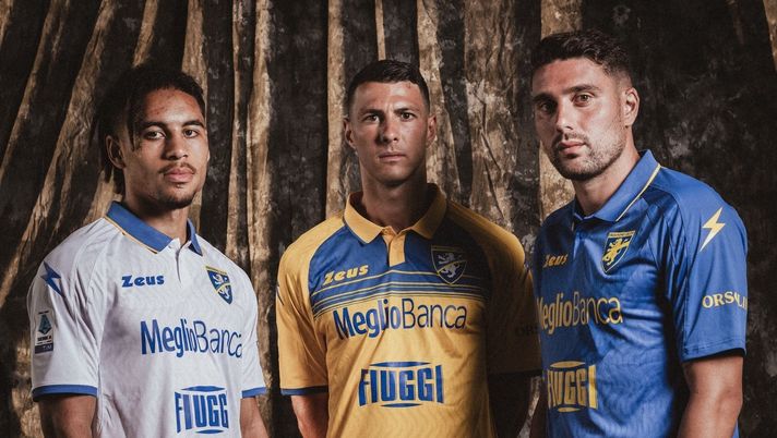 Frosinone, ecco le nuove maglie: una “Trama di gioco” che fa battere i cuori - immagine 1