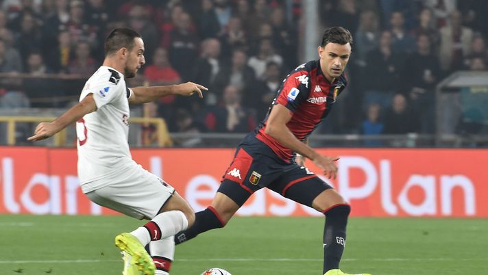 GENOA, ITALY - OCTOBER 05: Giacomo Bonaventura of AC Milan and Ivan Radovanovic of Genoa CFC during the Serie A match between Genoa CFC and AC Milan at Stadio Luigi Ferraris on October 5, 2019 in Genoa, Italy. (Photo by Paolo Rattini/Getty Images)  Salernitana