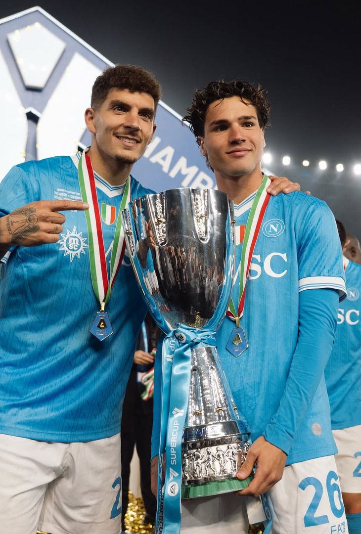 Il Napoli si è fatto il regalo migliore per Natale: gli azzurri con la Coppa- LE FOTO - immagine 5