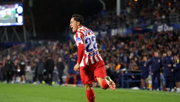 GETAFE, SPAIN - NOVEMBER 23: Giacomo Raspadori of Atletico de Madrid celebrates his team's first goal which was an own goal scored by Domingos Duarte of Getafe CF (not pictured) during the LaLiga EA Sports match between Getafe CF and Atletico de Madrid at Coliseum Alfonso Perez on November 23, 2025 in Getafe, Spain. (Photo by Florencia Tan Jun/Getty Images) Copa del Rey, l’Atletico Madrid batte il Baleares col brivido: in gol anche Raspadori - immagine 1