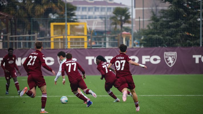 ORBASSANO, ITALY Torino Primavera in action during the Primavera 1 match between Torino U20 and Roma U20 at Stadio on January 22, 2026, at stadium Valentino Mazzola in Orbassano, Italy. Photo: Alberto Girardi for Toro News Torino Primavera, terzo round con il Parma: altro scontro di vertice per i granata - immagine 1