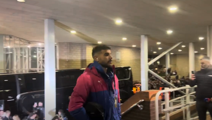 Newcastle-Milan, l’arrivo dei giocatori rossoneri al St James’ Park - immagine 1