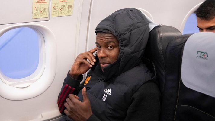 La Roma in ospedale da N’Dicka prima di rientrare nella Capitale - immagine 1