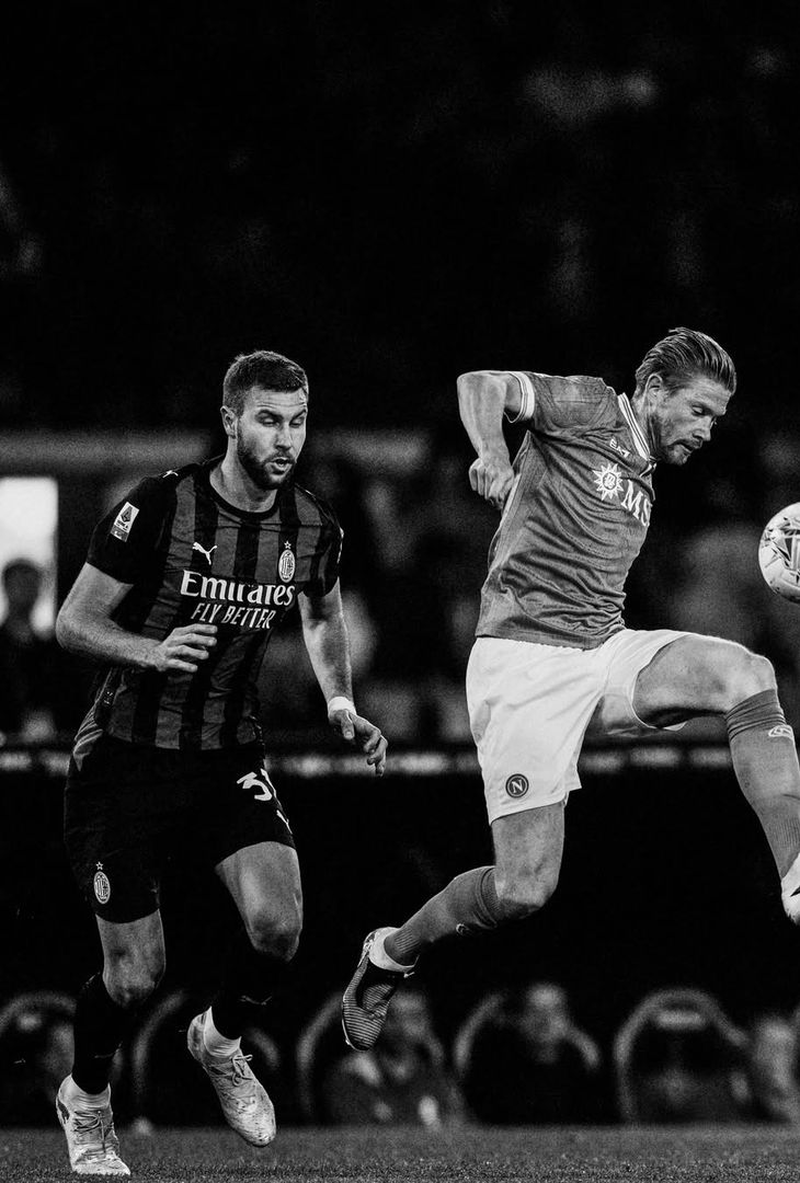 Spavalderia in bianco e nero per Napoli-Milan: scontro tra stelle! – LE FOTO - immagine 15