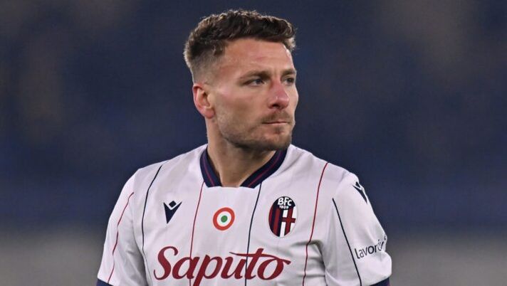 VERONA, ITALY - JANUARY 15: Ciro Immobile of Bologna FC
looks on during the Serie A match between Hellas Verona FC and Bologna FC 1909 at Stadio Marcantonio Bentegodi on January 15, 2026 in Verona, Italy. (Photo by Alessandro Sabattini/Getty Images) ULTIM’ORA – Immobile può lasciare il Bologna: c’è una trattativa avanzata, parti vicine - immagine 1