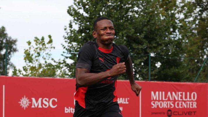 Milan, infortunio per Estupinan. Pulisic gioca, ma non è al meglio