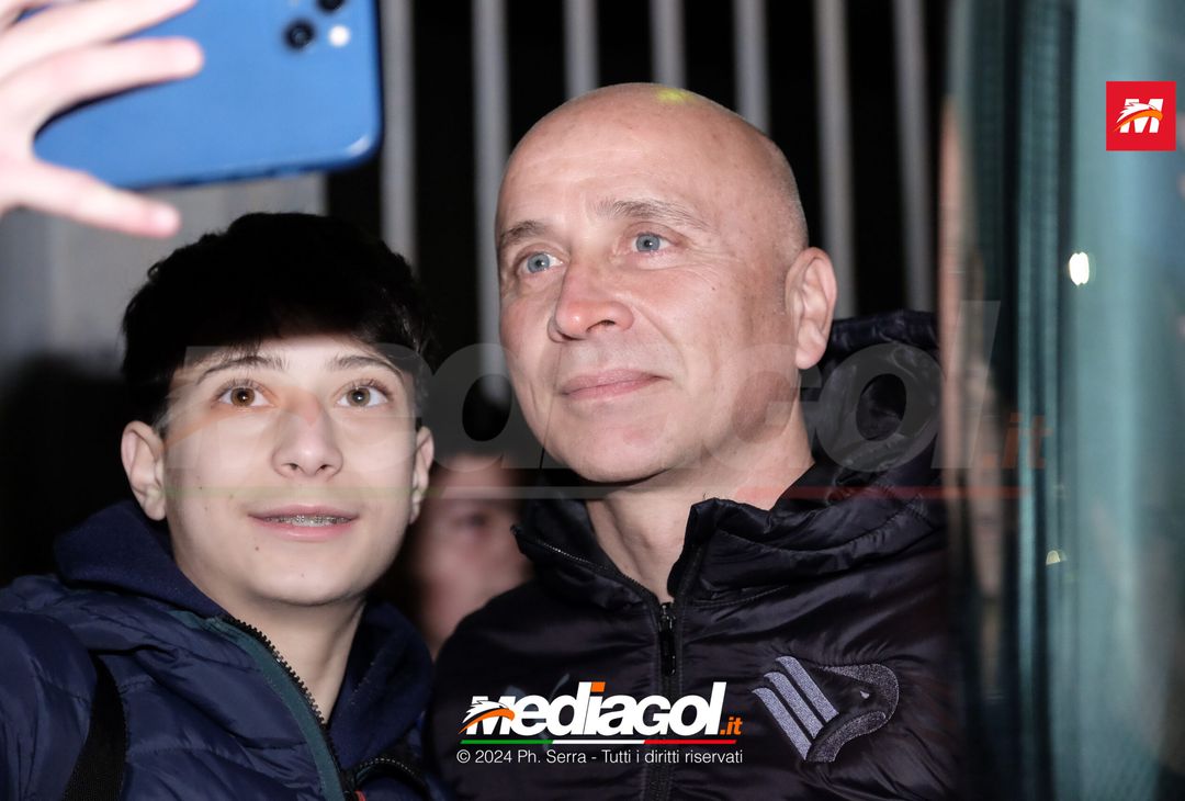 FOTO PALERMO: il Palermo FC si raduna al parcheggio dell’Ippodromo (GALLERY)- immagine 1