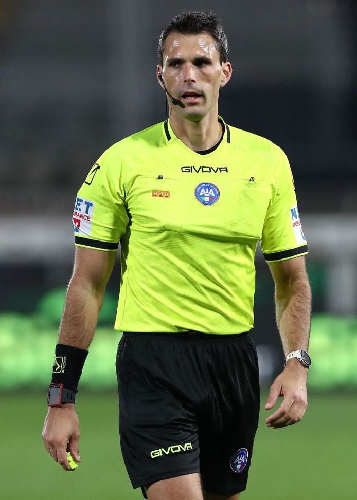 (Photo by Marco Luzzani/Getty Images) Milan-Cagliari, cambio in corsa: arbitro, Fourneau al posto di Marchetti- immagine 2