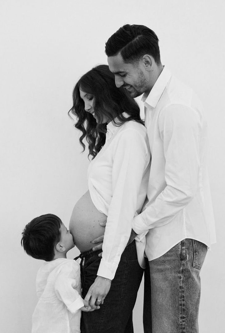 La famiglia Meret in posa in attesa del secondogenito: i dolci scatti – GALLERY - immagine 7