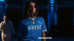 Il Napoli presenta la nuova maglia per la stagione 2025/26 – IL VIDEO