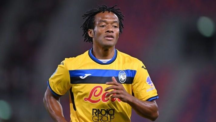 BOLOGNA, ITALY - SEPTEMBER 28: Juan Cuadrado of Atalanta BC looks on during the Serie A match between Bologna and Atalanta at Stadio Renato Dall'Ara on September 28, 2024 in Bologna, Italy. (Photo by Alessandro Sabattini/Getty Images) Tutti gli assist di giornata: c’è il +1 per Cuadrado contro la Roma - immagine 1