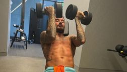 Beckham, 49 anni e non sentirli: fisico perfetto e… messaggio scherzoso alla moglie!