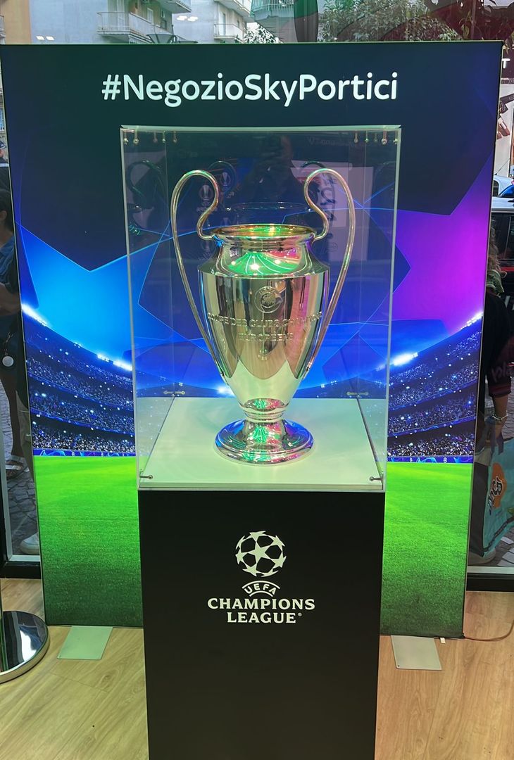 La Champions League è in esposizione a Portici, nel negozio Sky di Via Leonardo Da Vinci, fino alle 20 del 12 settembre e sarà possibile farsi le foto.
