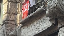 VIDEO – Milan, Emerson Royal lancia la maglia ai tifosi | PM NEWS