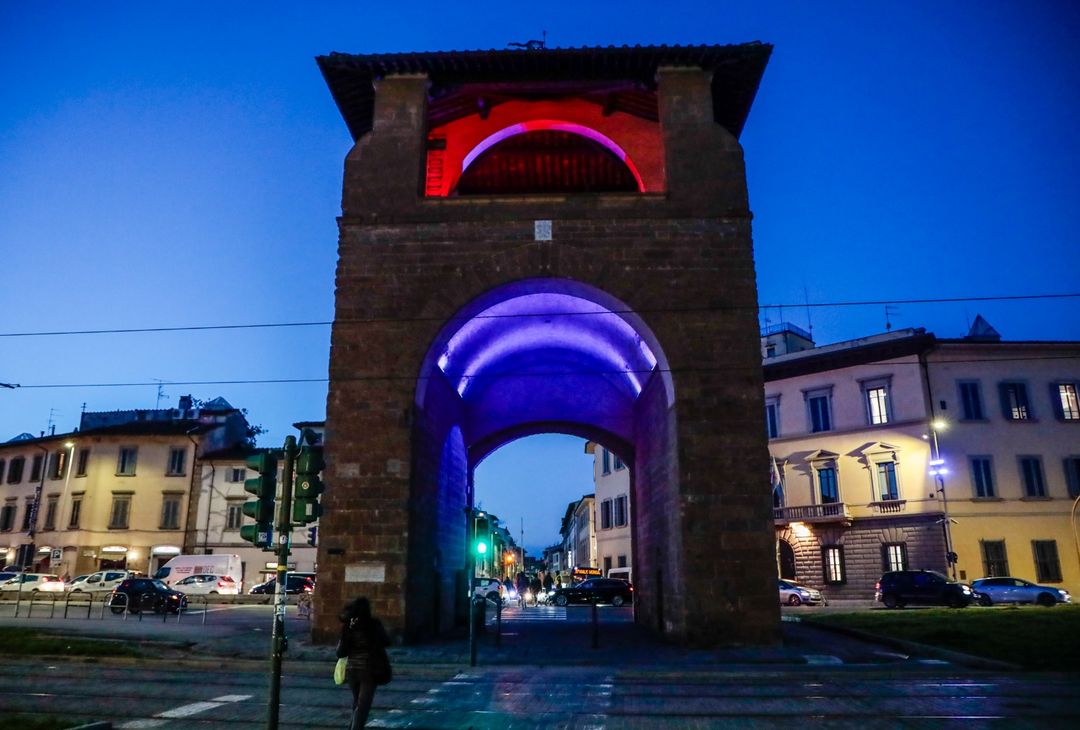 FOTO VN – Firenze ricorda Commisso: tutte le porte della città diventano viola - immagine 4