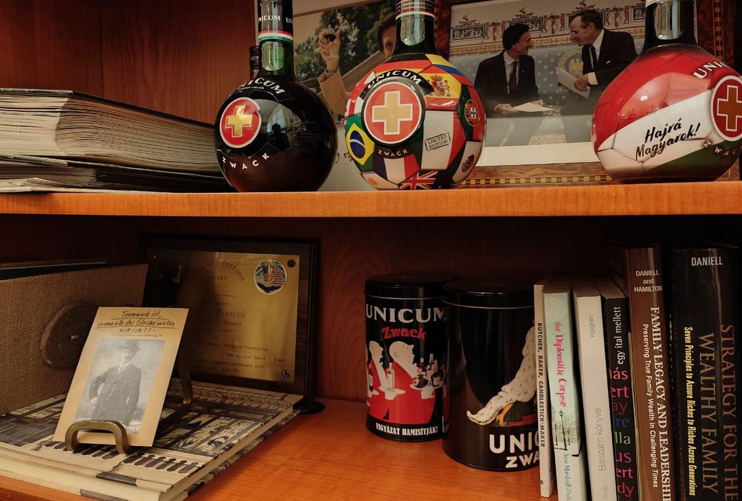 GALLERY VN – Lo stabilimento dell’Unicum: dove il proprietario è tifoso viola - immagine 7