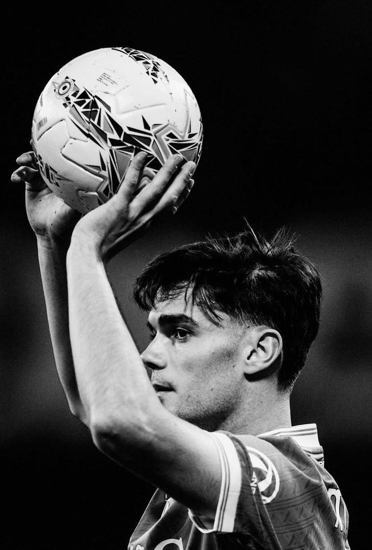 La gioia derivata dai gol di Alisson Santos ed Elmas e dai rientri del duo De Bruyne-Anguissa e il terrore causato dalla rete siglata da Casadei nei minuti finali: due facce della stessa medaglia che compongono il riassunto 'in bianco e nero' di Napoli-Torino realizzato dall'admin dell'account Instagram della compagine partenopea.