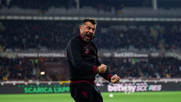 TURIN, ITALY - MARCH 13: Coach Roberto D'Aversa celebrates the goal during the Serie A match between Torino FC and Parma Calcio 1913 at Stadio Olimpico di Torino on March 13, 2026 in Turin, Italy. (Photo by Torino FC/Getty Images) Torino-Parma 4-1: i granata servono il poker e la salvezza si avvicina - immagine 1